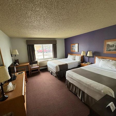 Fossil Creek Hotel & Suites Russell エクステリア 写真