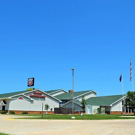 Fossil Creek Hotel & Suites Russell エクステリア 写真