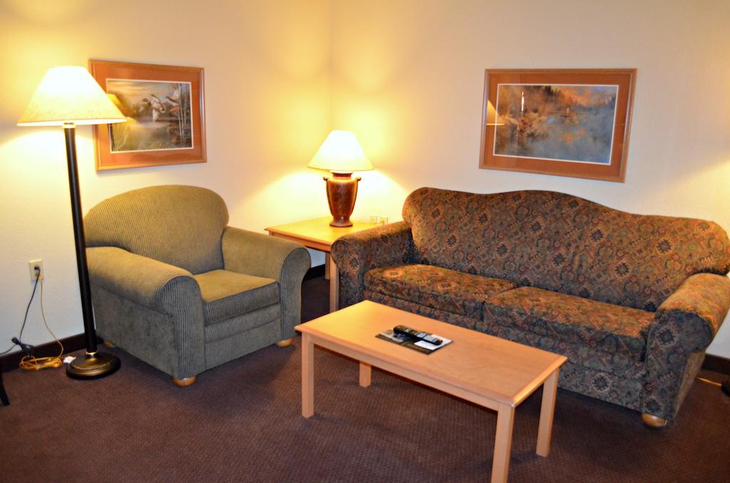 Fossil Creek Hotel & Suites Russell 部屋 写真