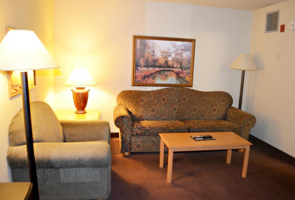 Fossil Creek Hotel & Suites Russell 部屋 写真