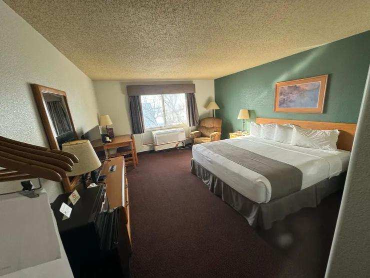 Fossil Creek Hotel & Suites Russell エクステリア 写真