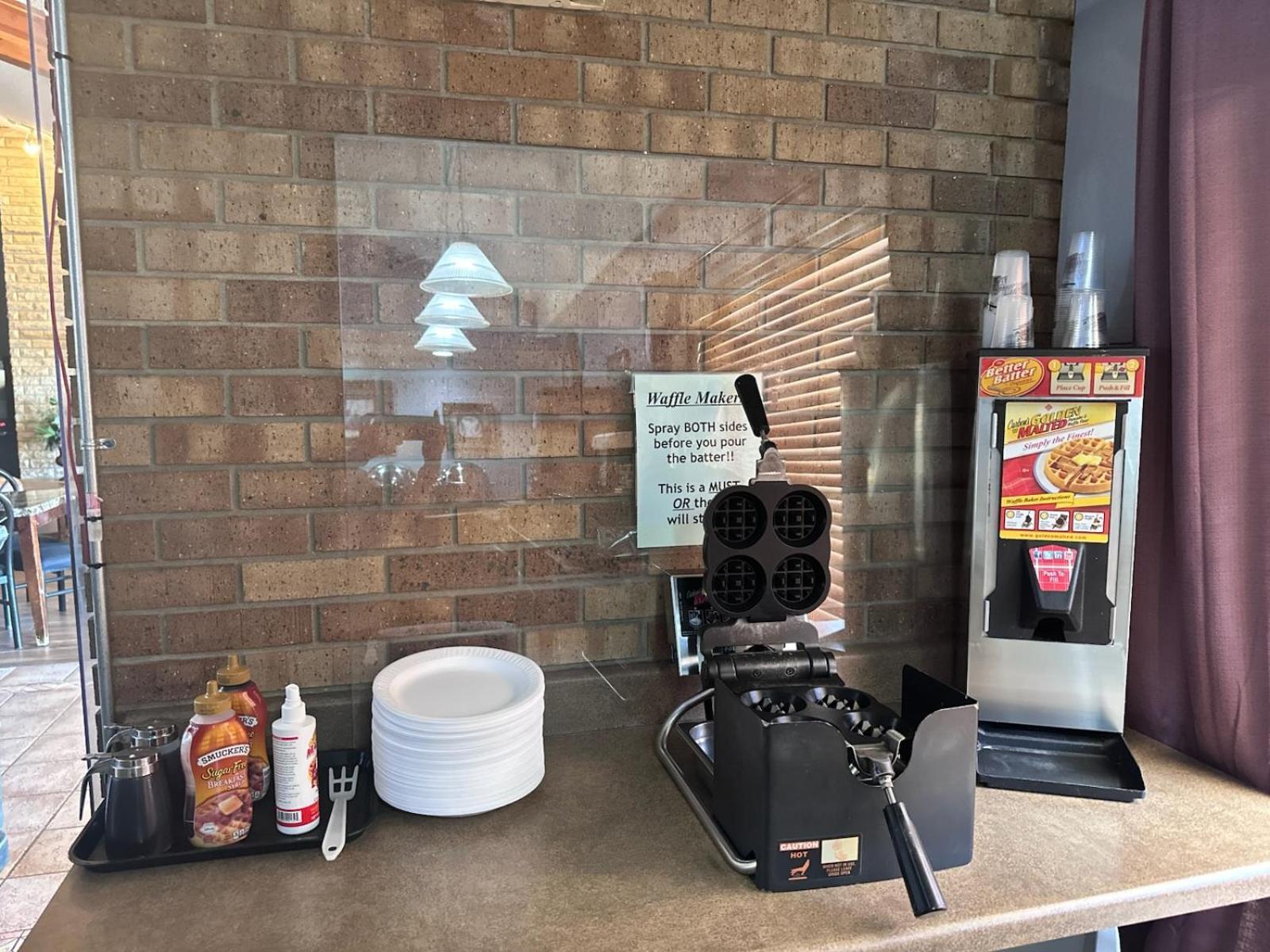 Fossil Creek Hotel & Suites Russell エクステリア 写真