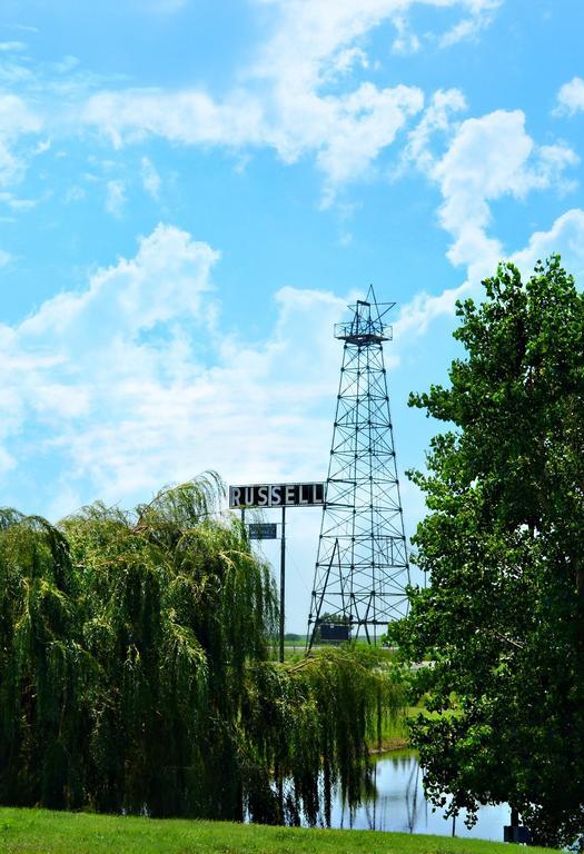 Fossil Creek Hotel & Suites Russell エクステリア 写真