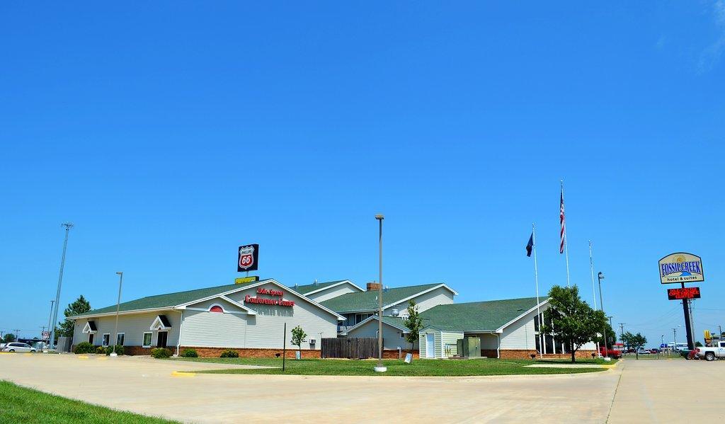 Fossil Creek Hotel & Suites Russell エクステリア 写真