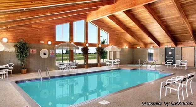 Fossil Creek Hotel & Suites Russell エクステリア 写真