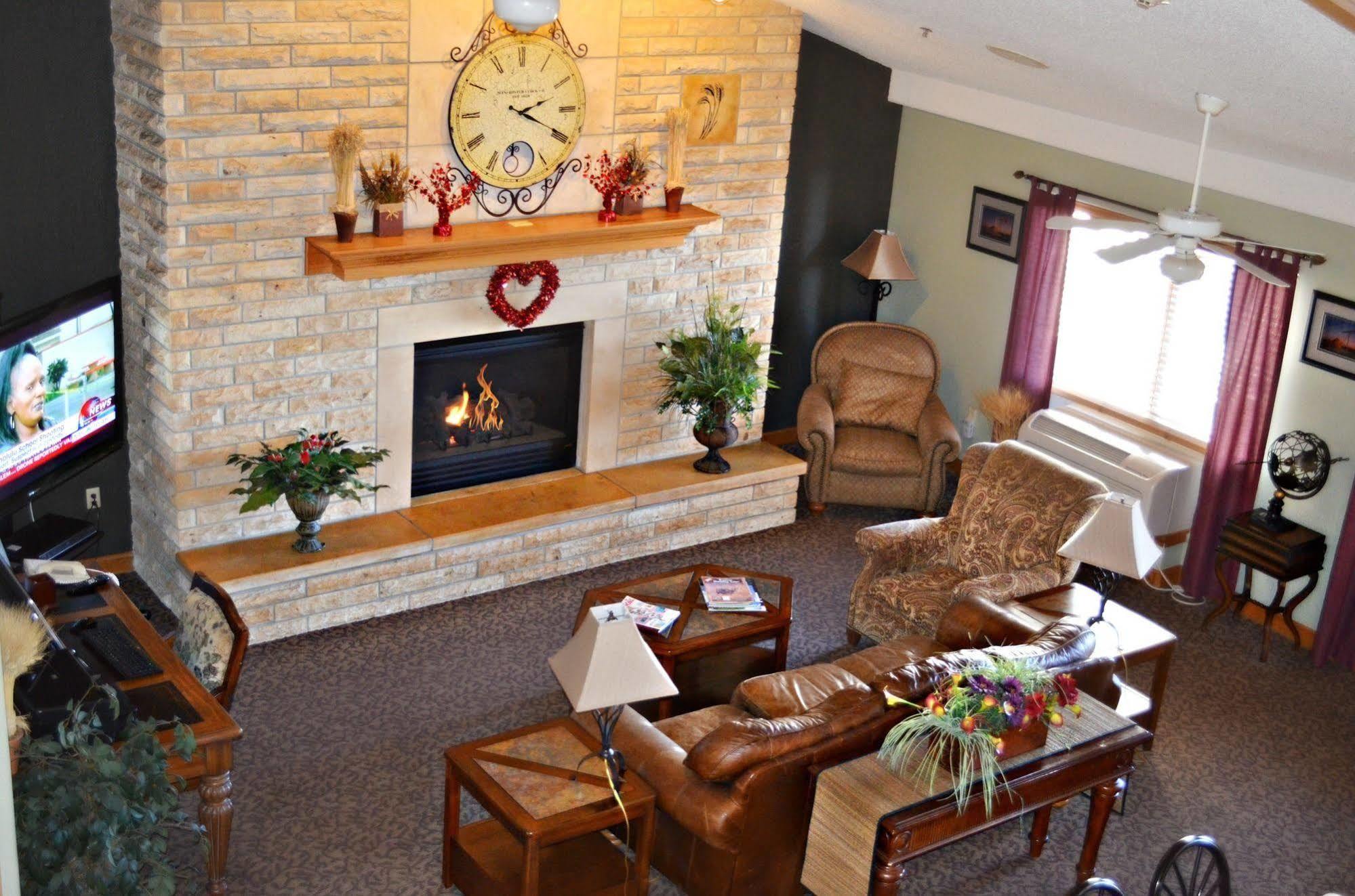 Fossil Creek Hotel & Suites Russell エクステリア 写真