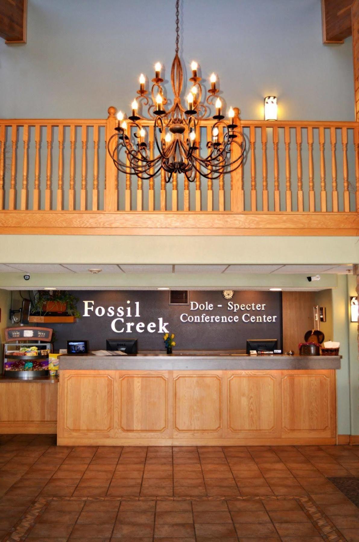 Fossil Creek Hotel & Suites Russell エクステリア 写真