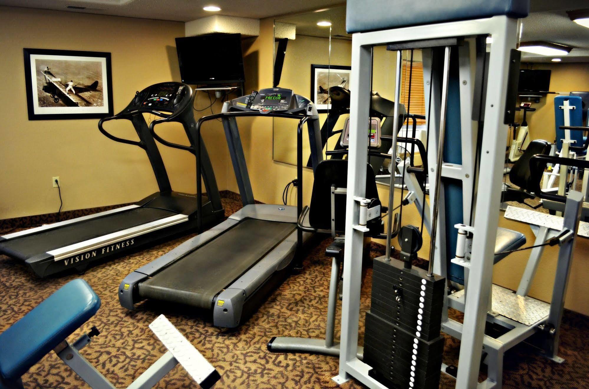Fossil Creek Hotel & Suites Russell エクステリア 写真